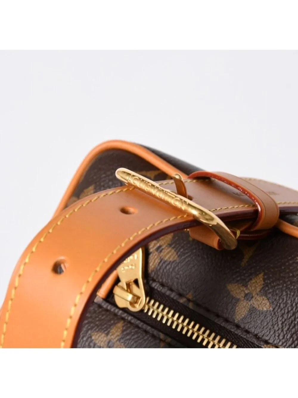 Louis Vuitton Locker Dopp Kit Cargo Clutch Handbag Brown Gold